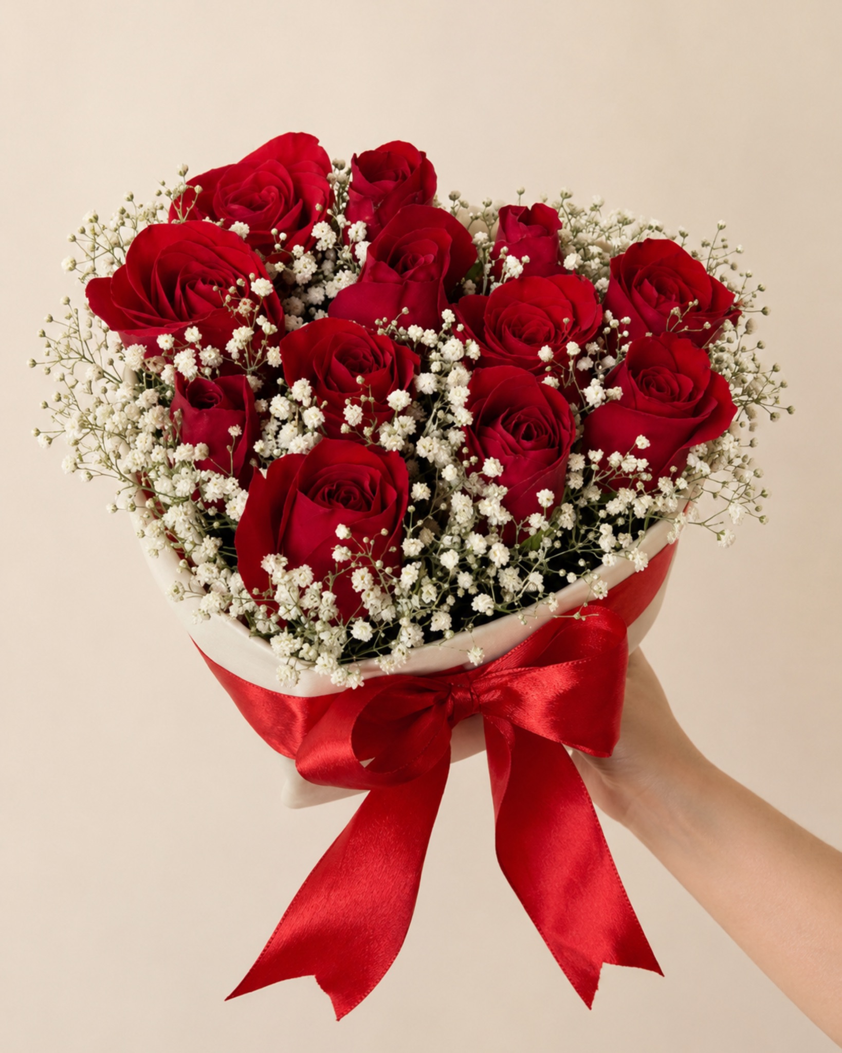 Caja peluchito con 12 rosas y baby breath